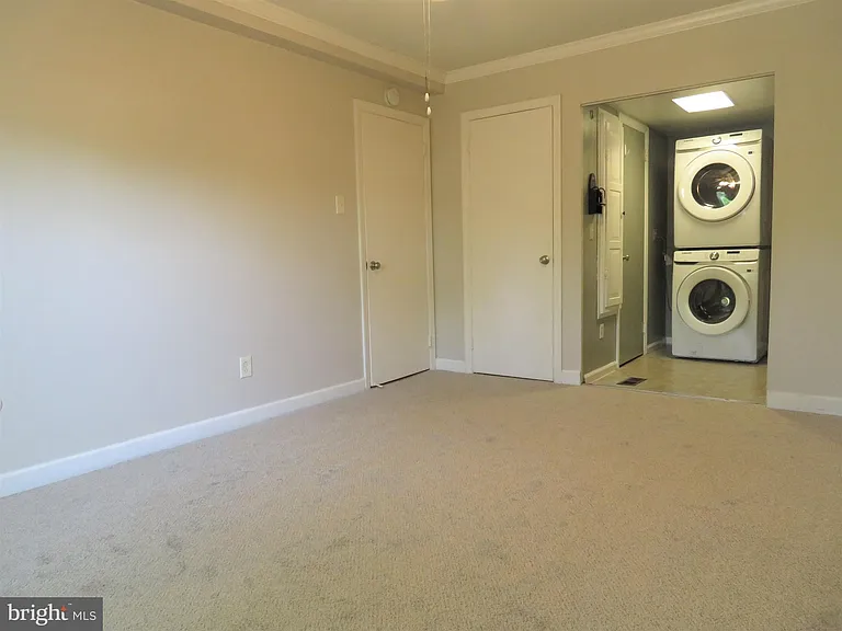 126 Berwick Pl #23B — Photo 14