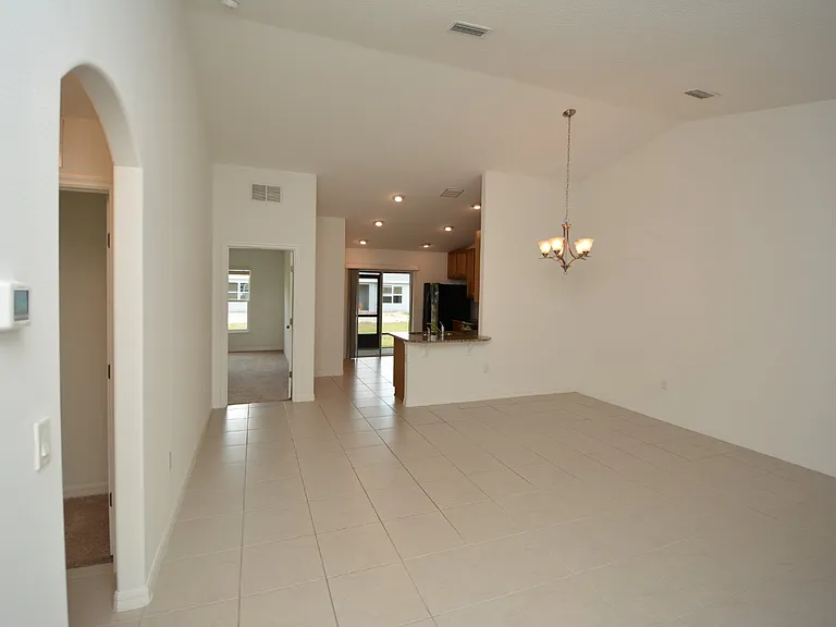 33 Rosecroft Ln #B — Photo 4