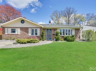 41 Cambridge Rd, Edison, NJ 08817