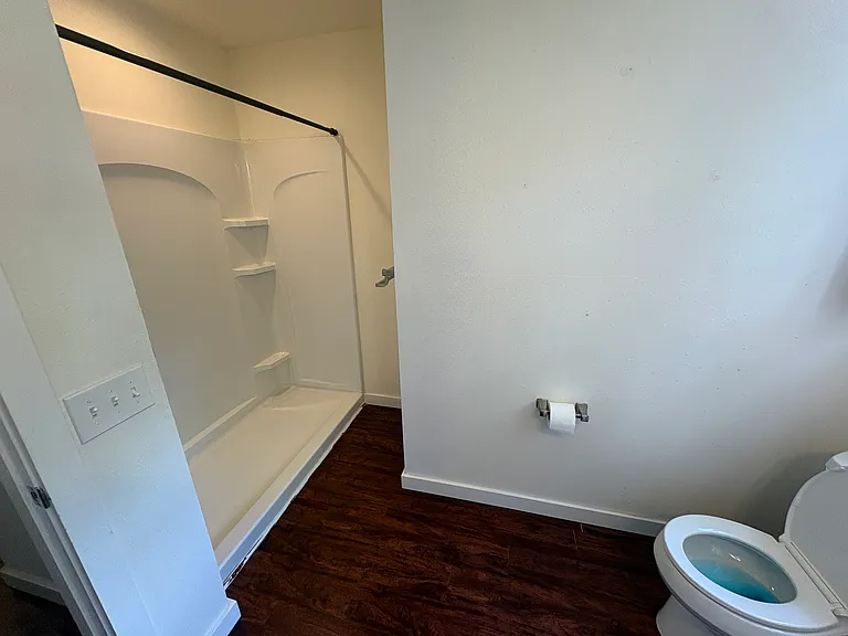 512 W Main St — Photo 26