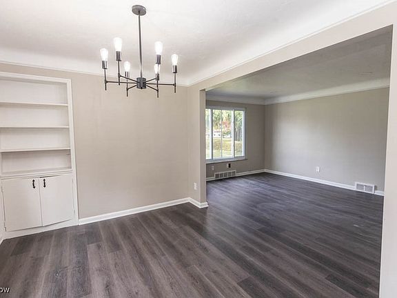 5th image of 24059 Hedgewood Ave
