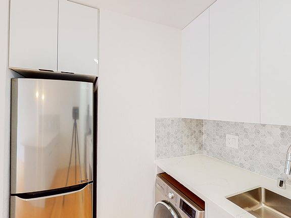 3rd image of 755 Green St #757-3D
