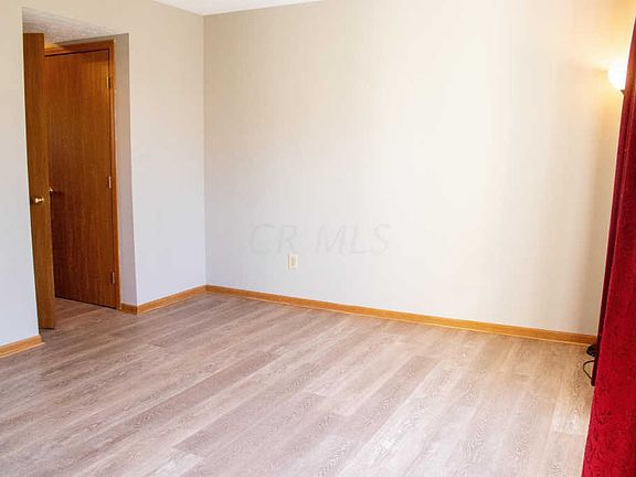 3rd image of 834 Lizzie Ln