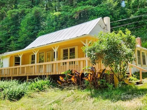 331 Thompson Rd, Spruce Pine, NC 28777