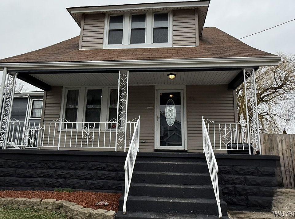1st image of 26 Trowbridge St