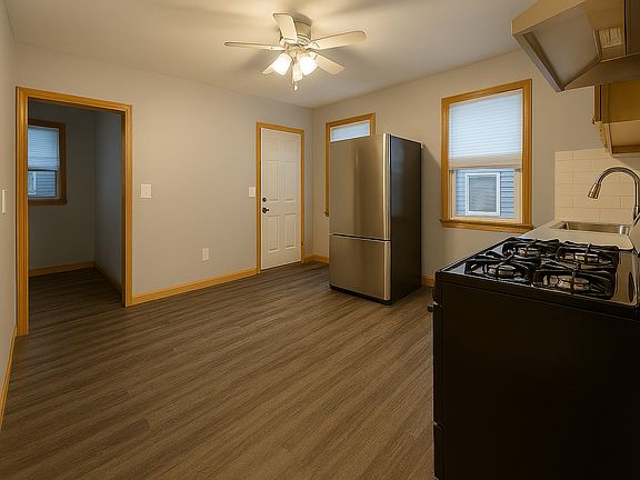 Eat-In Kitchen - With Full Size Walk-in Pantry
