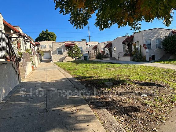 3rd image of 2815 3/4 Rowena Ave