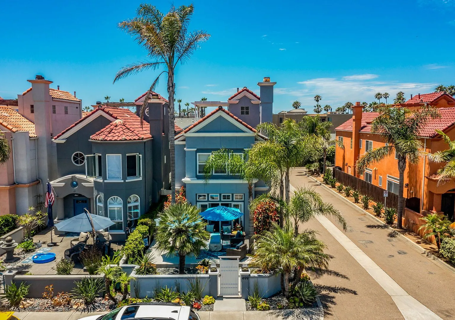 Exquisite Beachside Retreat with Ocean Views and Modern Comforts — Photo 2
