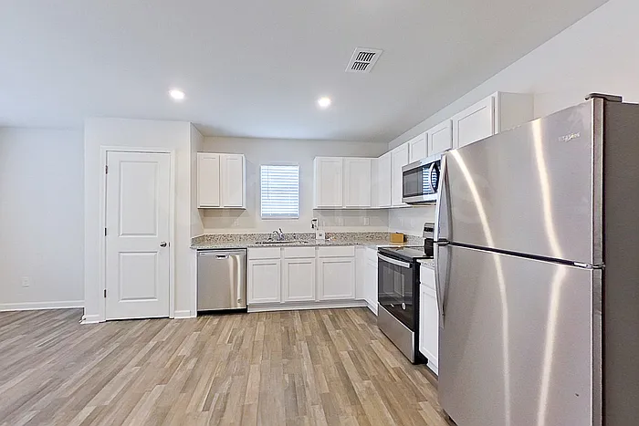 3 bed, 2.0 bath, 1416 sqft, $1,795 — Photo 4