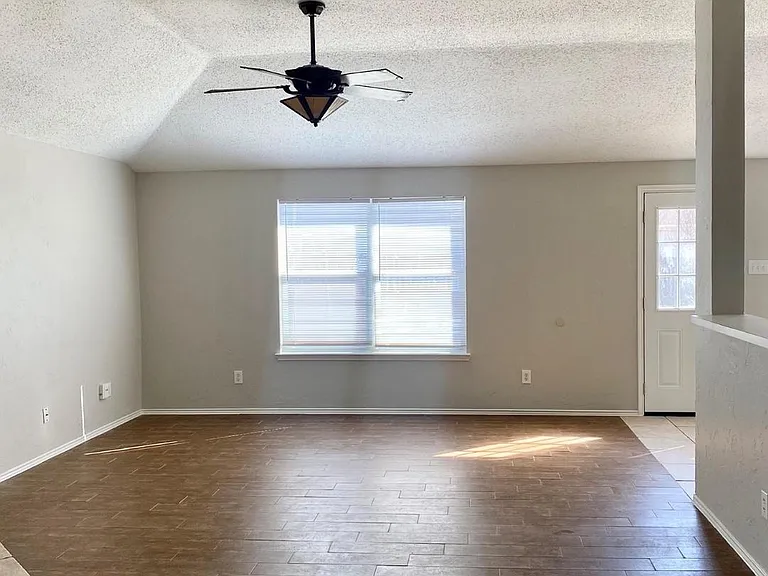 1006 Stockton Dr — Photo 9