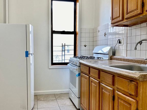 3rd image of 1080 Ovington Ave #B