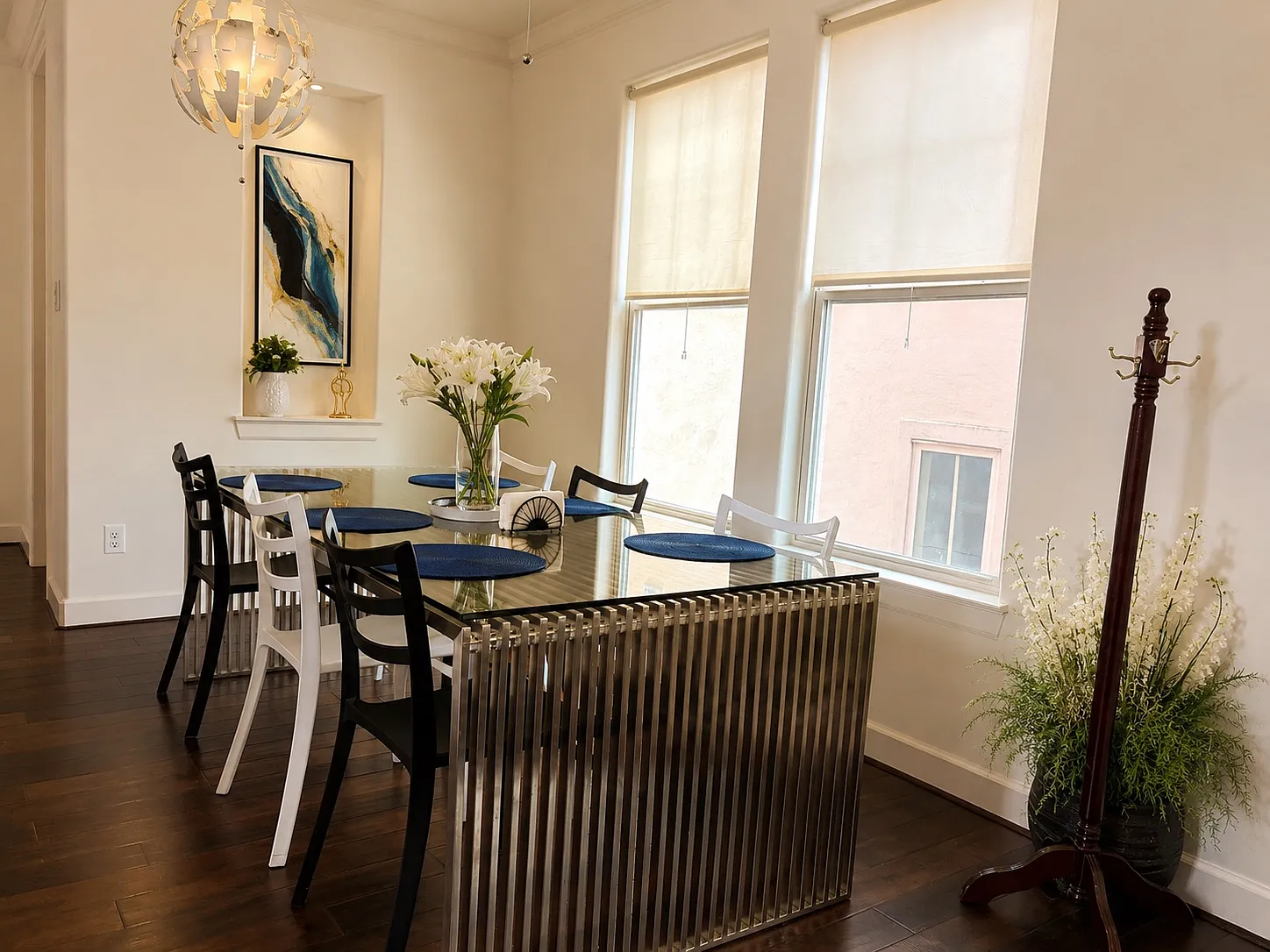 3 bed, 3.5 bath, 2452 sqft, $4,950 — Photo 4