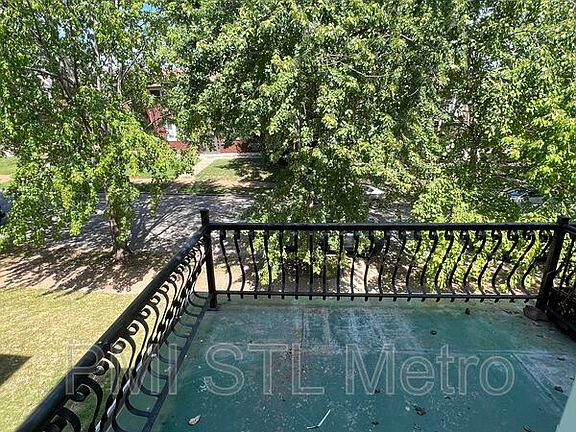 3rd image of 4964A Lindenwood Ave