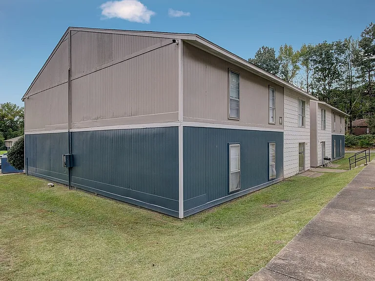 Westbridge Apartments