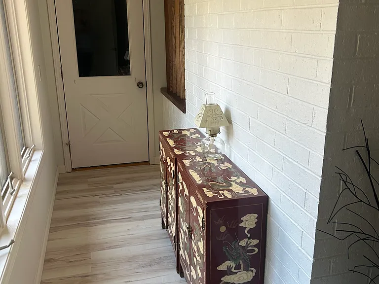 Garage entrance for unloading vehicle