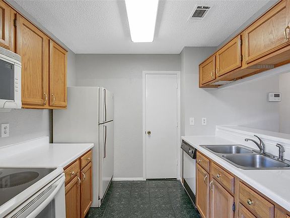 2nd image of 10039 Heritage Pl
