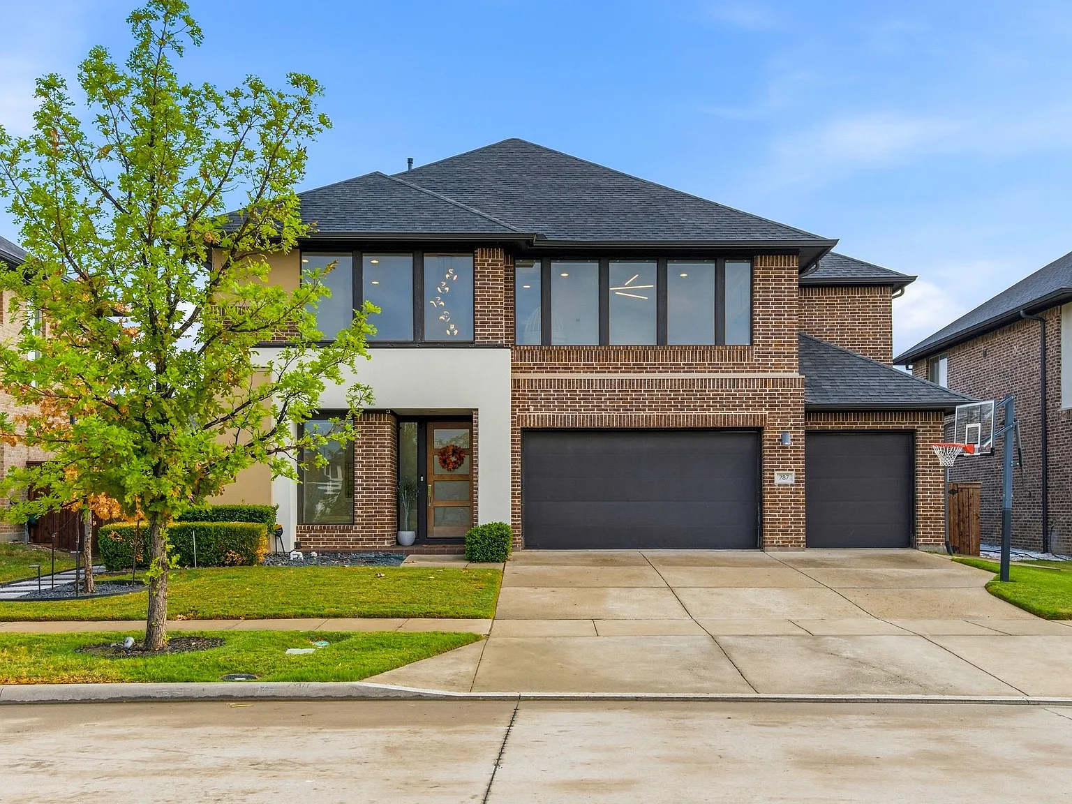 5 bed, 5.5 bath, 3793 sqft, $6,250 — Photo 1