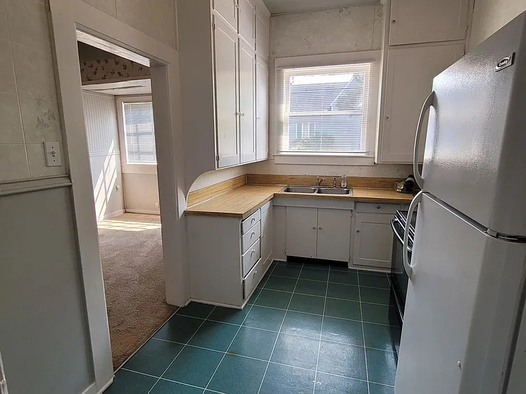 632 Walnut St SW — Photo 3