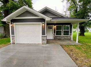 153 S 6th St, Austin, IN 47102