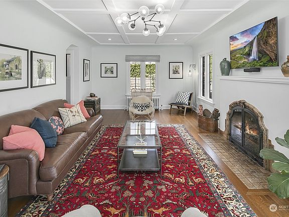 4th image of 3837 Cascadia Avenue S
