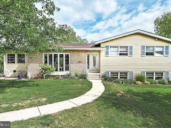 745 McClellan Dr, Gettysburg, PA 17325