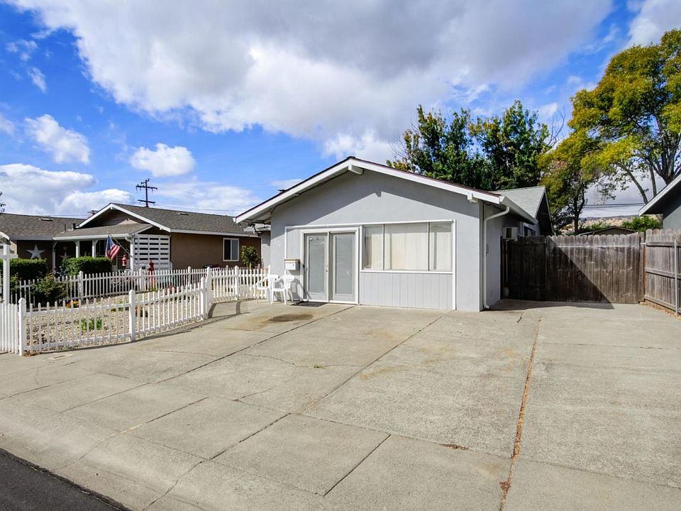 222 Plum St, Vacaville, CA 95688 | Zillow