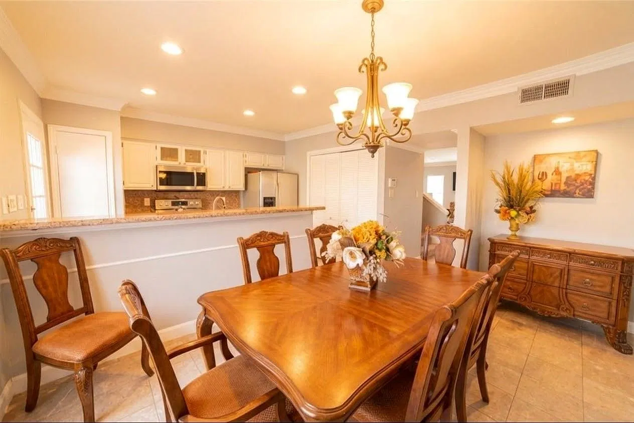 2 bed, 2.5 bath, 1307 sqft, $2,299 — Photo 2