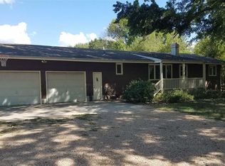 618 E Cole St, Moundridge, KS 67107
