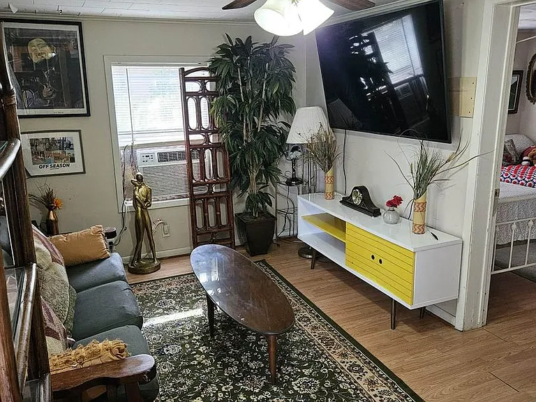 309 Pecan St — Photo 2