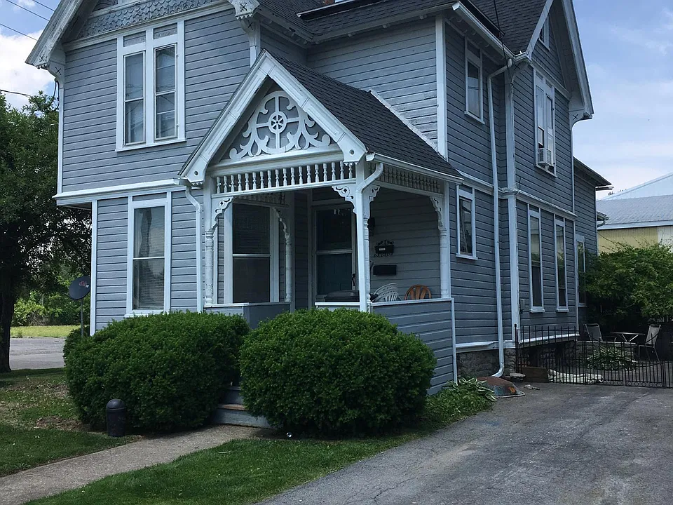 216 W Center St