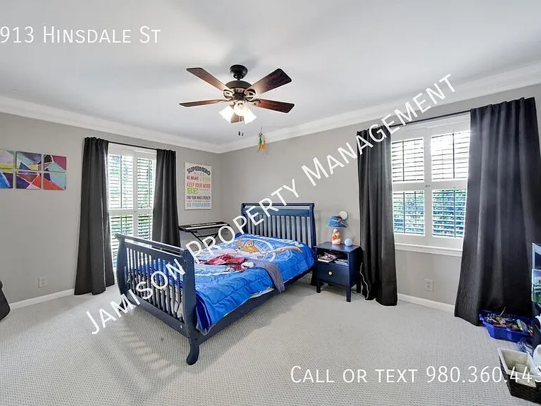 2913 Hinsdale St — Photo 23