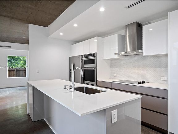 3rd image of 3400 Shipping Ave #3400