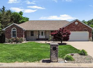 1205 Choctaw Ridge Dr, Holts Summit, MO 65043