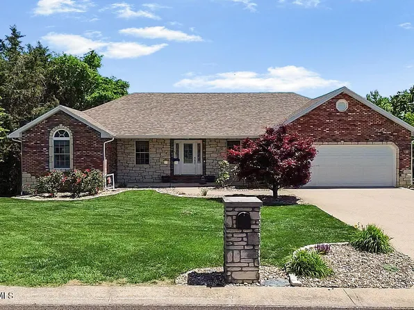 1205 Choctaw Ridge Dr, Holts Summit, MO 65043