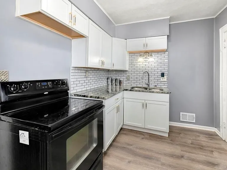 5643 Olive St — Photo 4