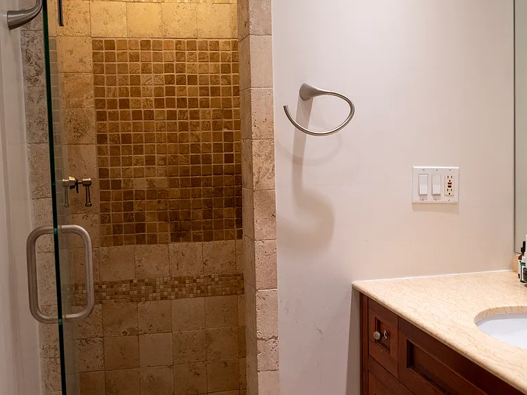 1154 S Barrington Ave #106 — Photo 9