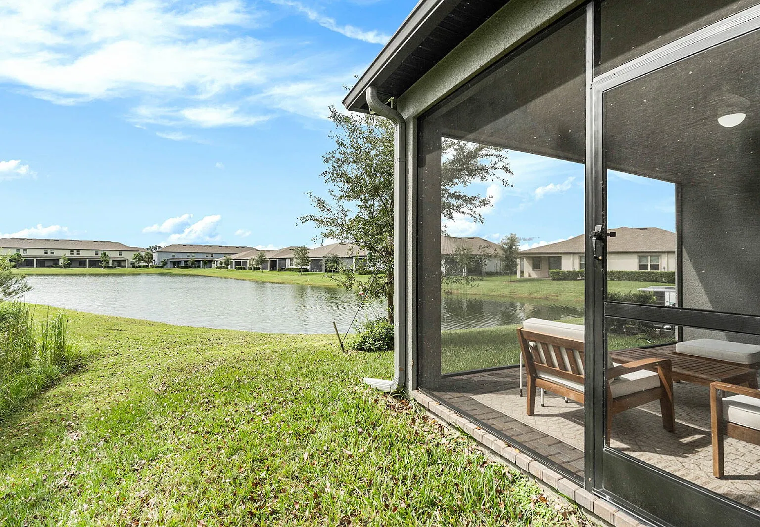3 bed, 2.0 bath, 1968 sqft, $2,500 — Photo 3
