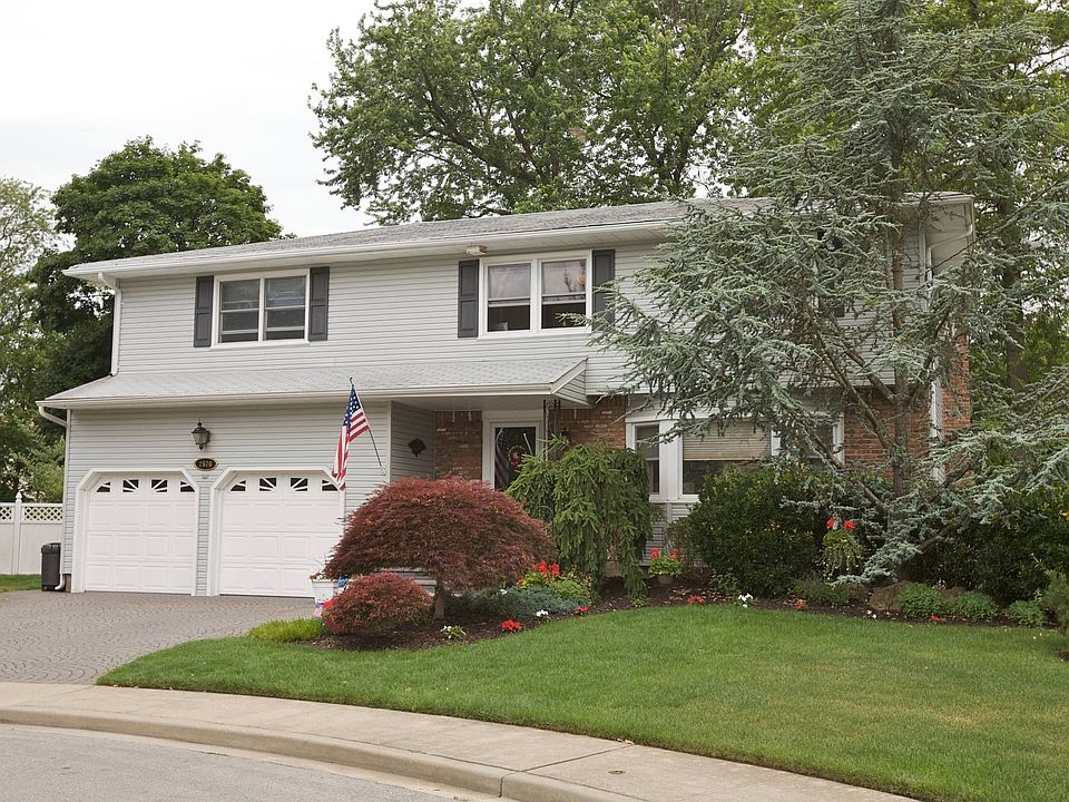 1st image of 2576 Lorna Pl
