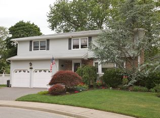 2576 Lorna Pl, Oceanside, NY 11572