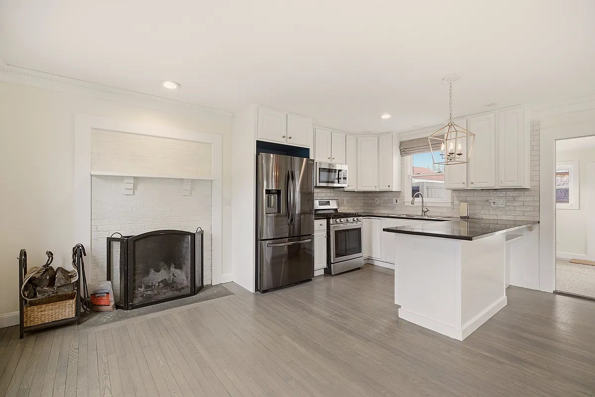 Building Photo - 51 Callender Ave