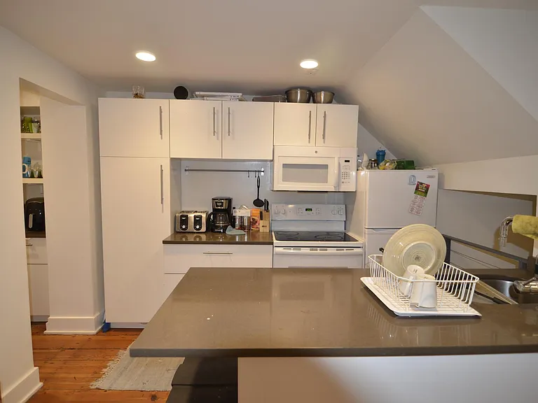 1072 Thomas Jefferson St NW #100 — Photo 12
