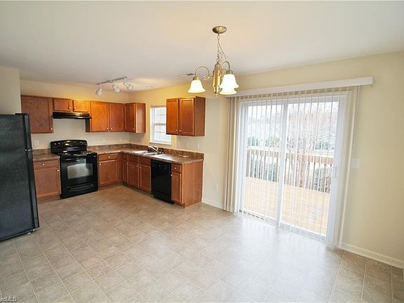 4th image of 44 Ackland Dr #44