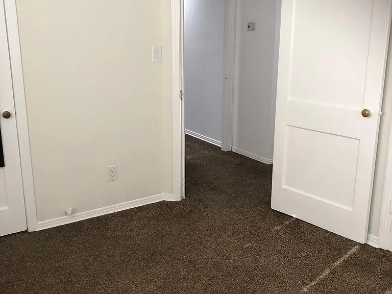 607 N Duck St — Photo 13
