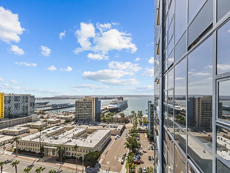 1325 Pacific Hwy #1603 — Photo 41