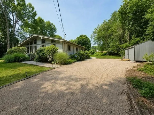 35 Sunset Ave, Saunderstown, RI 02874