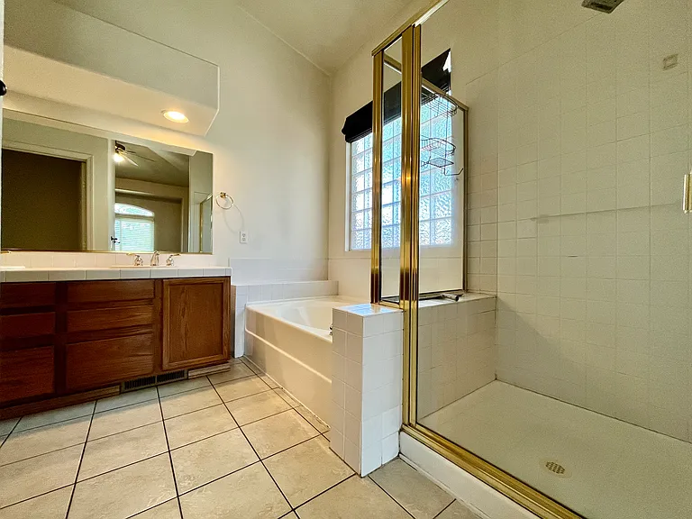7481 Celeste Dr — Photo 13