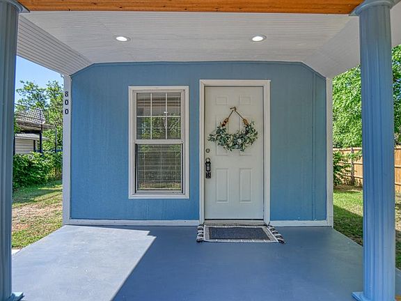 5th image of 800 SE 38th St