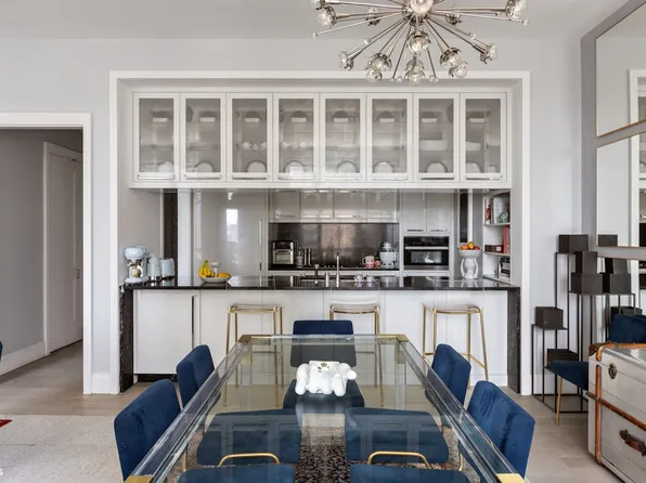 200 East 95th Street image 7 of 28