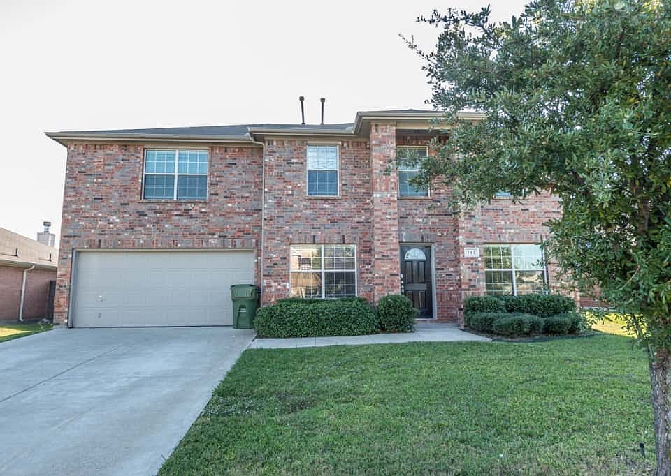 1st image of 707 Seguin Ln