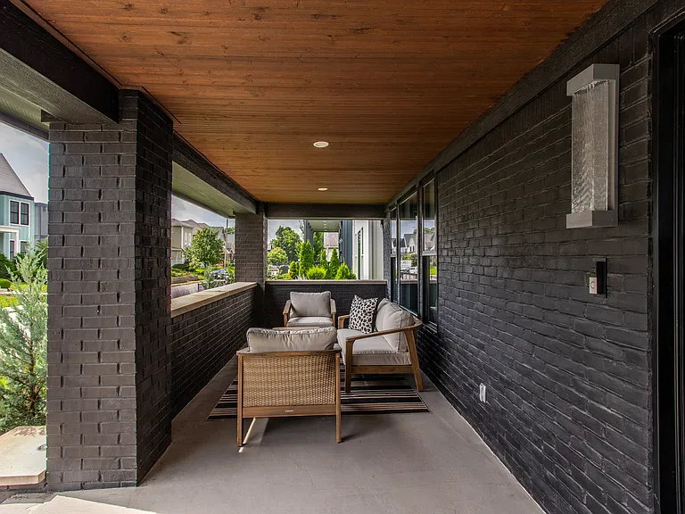 2058 Carrollton Ave — Photo 4